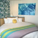 Beverly Laurel Hotel